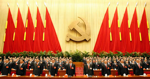 2007年10月15日，中國(guó)共產(chǎn)黨第十七次全國(guó)代表大會(huì)在北京人民大會(huì)堂隆重開幕。胡錦濤、江澤民、吳邦國(guó)、溫家寶、賈慶林、曾慶紅、吳官正、李長(zhǎng)春、羅干等出席開幕會(huì)。